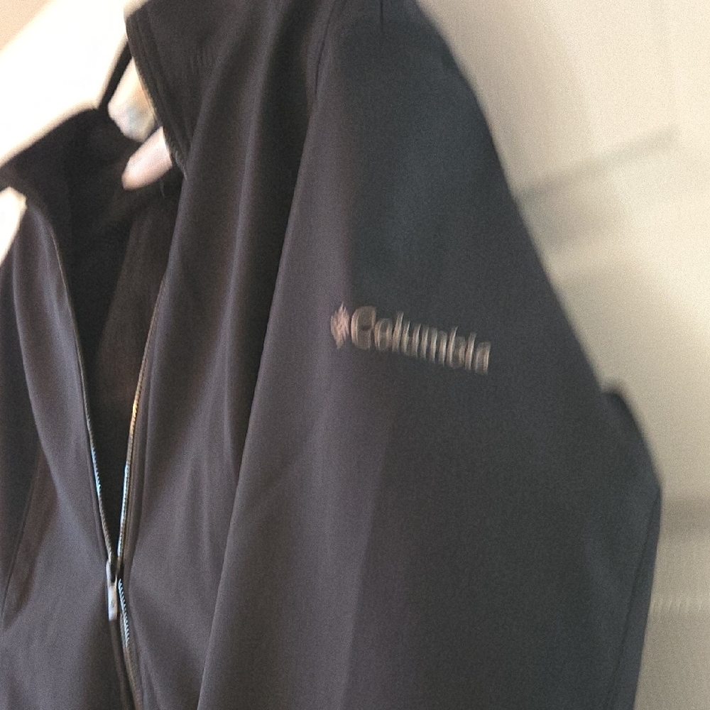 Columbia Black Hooded Jacket - Picture 3 of 4